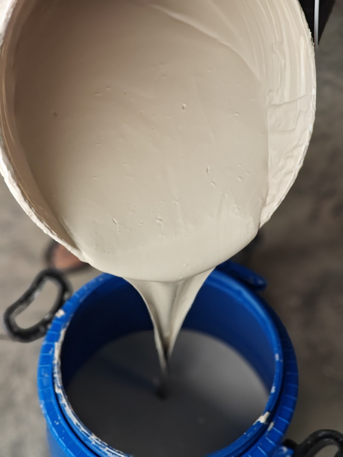 Classic White Porcelain – Cone 6 Casting Slip - Image 3